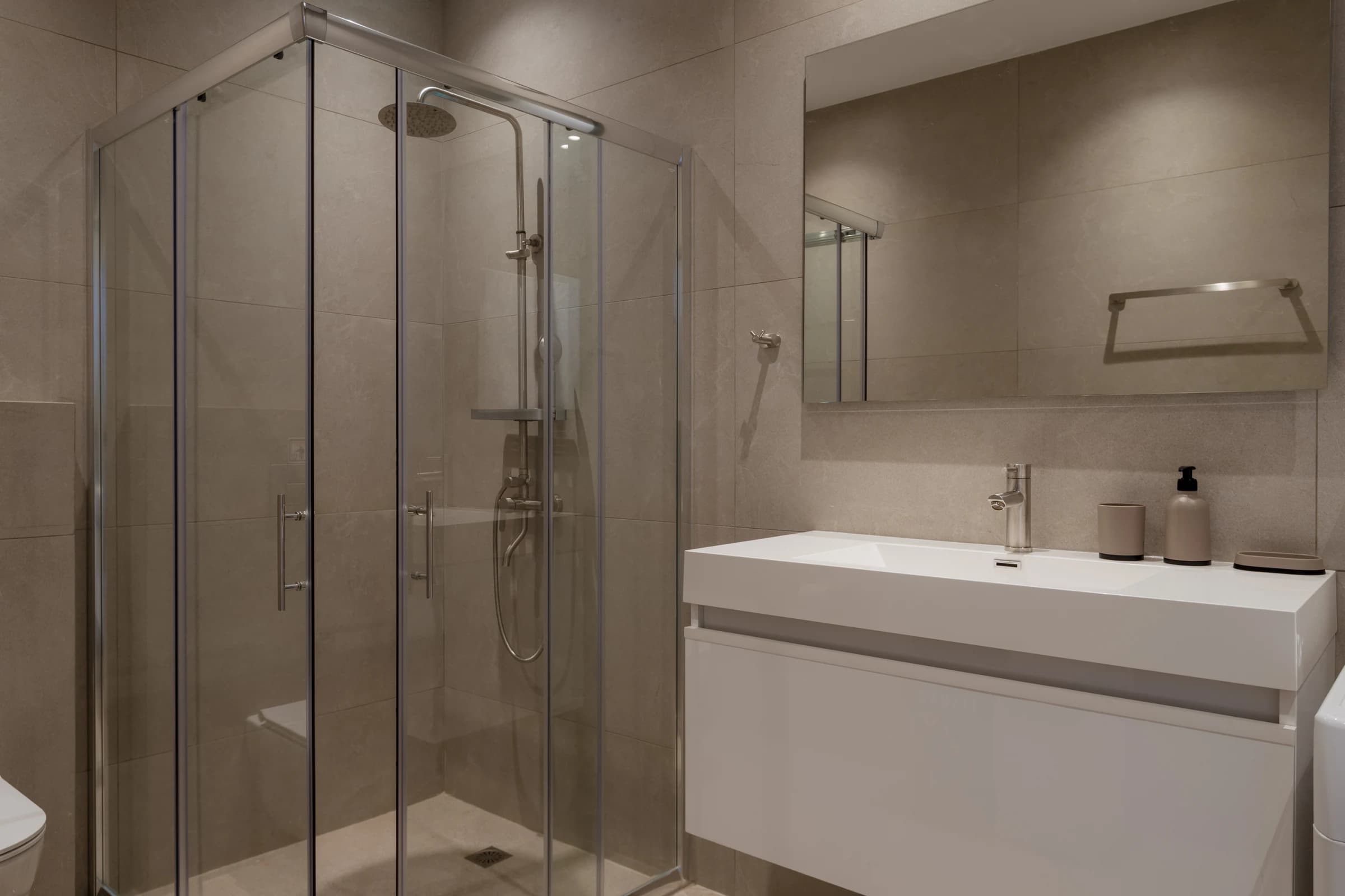House Theasis I — bathroom