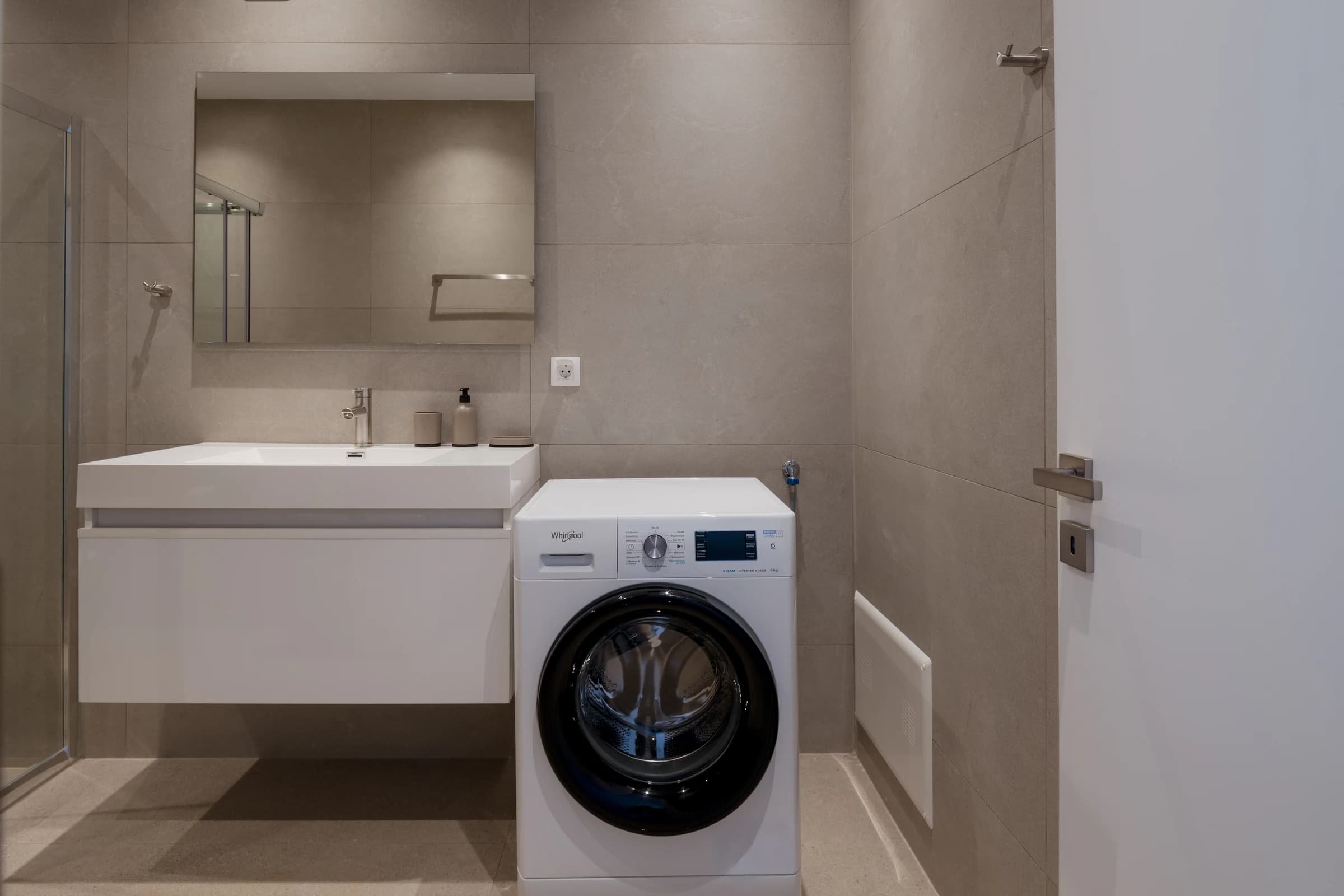 House Theasis I — bathroom