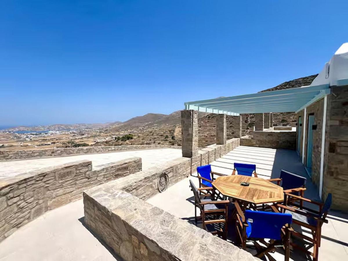 House Theasis landscape setting