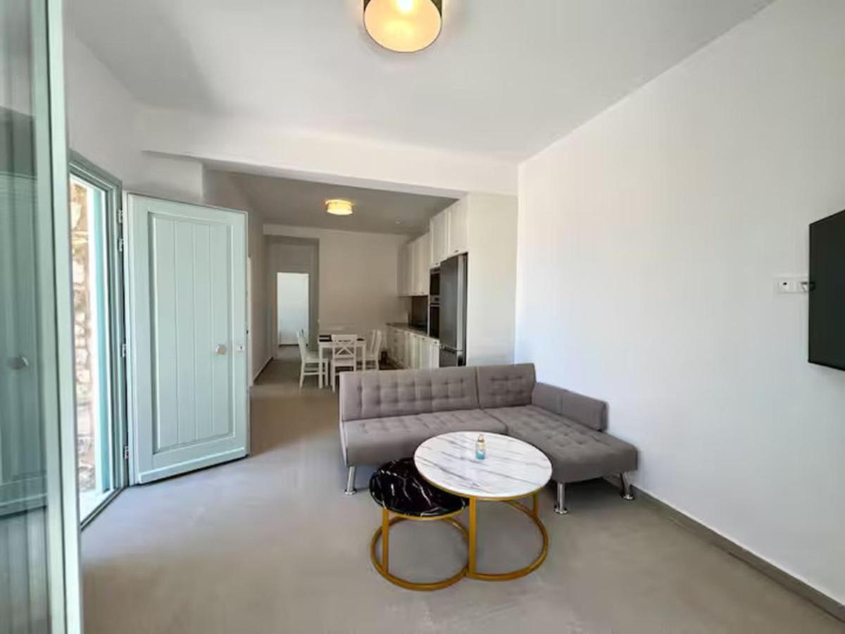 House Theasis living area